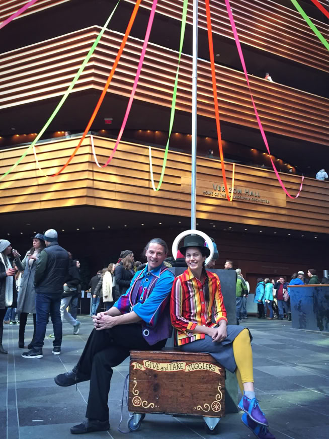 2 jugglers posing at kimmel center festival
