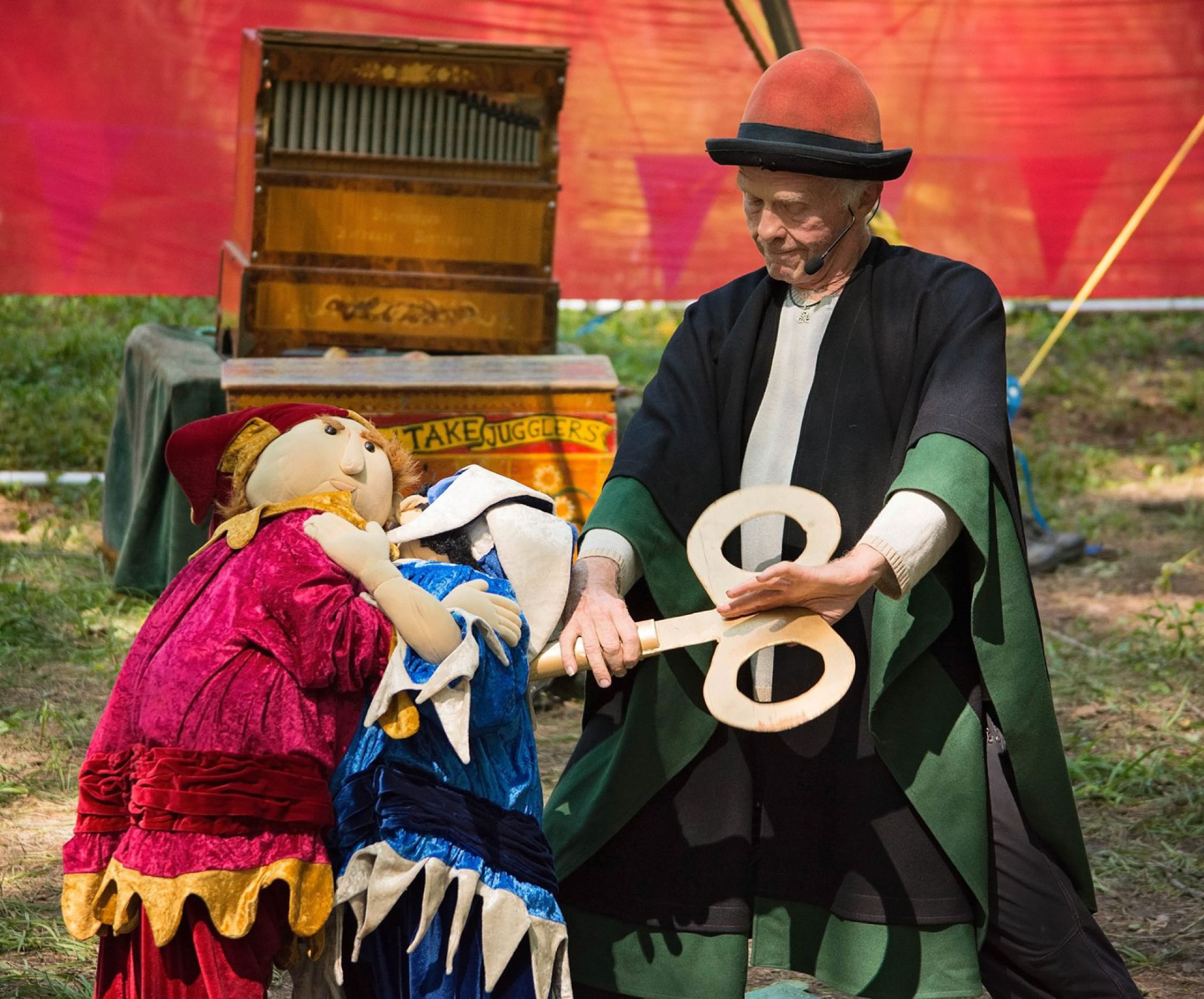 acrobatic body puppet getting wound up