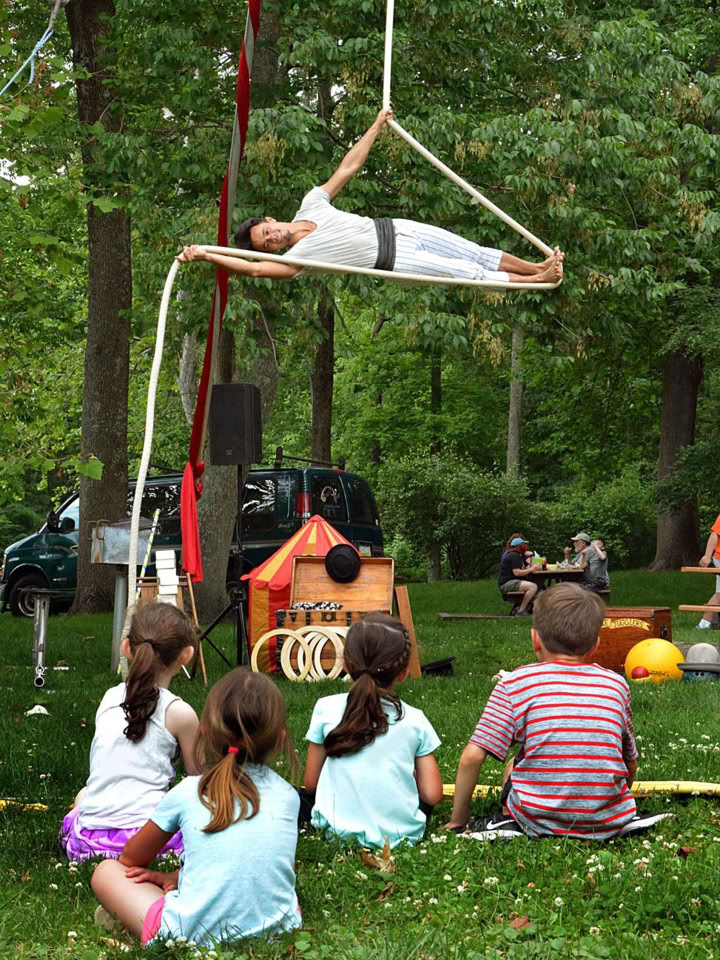 aerial rope performance sideways outdoors in a park